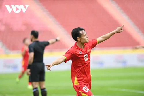 Одолев Малайзию, молодёжная сборная Вьетнама по футболу уверенно вышла в полуфинал 33-х игр ЮВА - ảnh 2