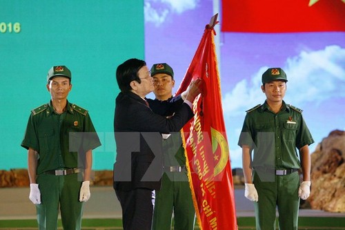 张晋创出席胡志明市青年突击队力量成立40周年纪念大会 - ảnh 1