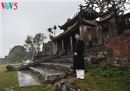 范生珠大使在春雨中展示“奥黛”之美 - ảnh 3