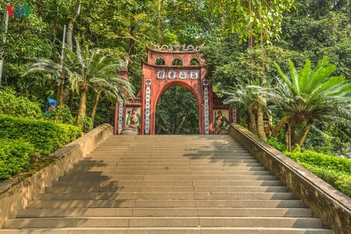 雄王祭祖日活动简约而庄严举行 - ảnh 1