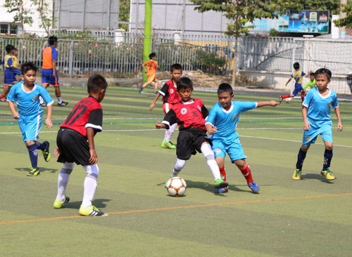 មជ្ឈមណ្ឌលបាល់ទាត់S&A Academy និមិត្តរូបនៃចំណងមិត្ដភាពវៀតណាម-ថៃក្នុង ភូមិបាល់ទាត់យុវជន - ảnh 1