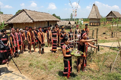 ទំនៀមទម្លាប់សូមអភ័យទោសនាព្រឹកព្រលឹមរបស់ជនជាតិ Xo Dang - ảnh 1