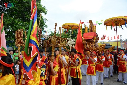 អំណរសាទរបុណ្យសាលាភូមិ Tra Co - ảnh 1