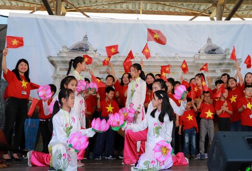 មហោស្រពវប្បធម៌វៀតណាម - ឆែកជាលើកដំបូងនៅ Plzen - ảnh 1