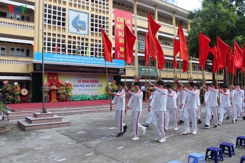 សិស្សានុសិស្សវៀតណាមជាង ២២ លាននាក់ចាប់ផ្តើមបើកបវេសនកាលឆ្នាំសិក្សាថ្មី ២០១៩-២០២០ - ảnh 6