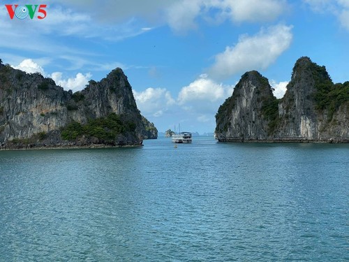 ឈូងសមុទ្រ Ha Long ជាប់ចំណាត់ថ្នាក់ក្នុងចំណោមអច្ឆរិយៈស្រស់ស្អាតបំផុតទាំង ៥០ នៅលើ ពិភពលោក - ảnh 2