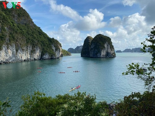 ឈូងសមុទ្រ Ha Long ជាប់ចំណាត់ថ្នាក់ក្នុងចំណោមអច្ឆរិយៈស្រស់ស្អាតបំផុតទាំង ៥០ នៅលើ ពិភពលោក - ảnh 5