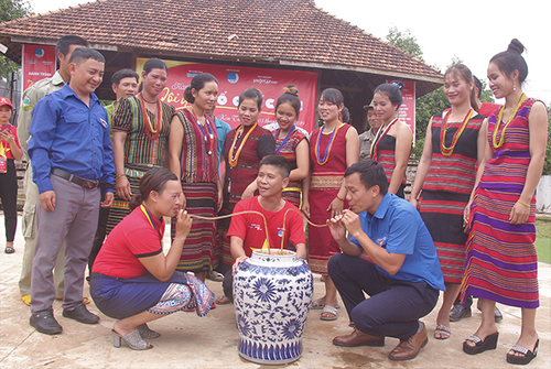 ពិធីបុណ្យបណ្ដេញគ្រោះឧបទ្រពចង្រៃបួងសួងសុំសេចក្ដីសុខចម្រុងចម្រើន (Kieng lang) របស់ជនជាតិ Brau នៅខេត្ត Kon Tum - ảnh 1