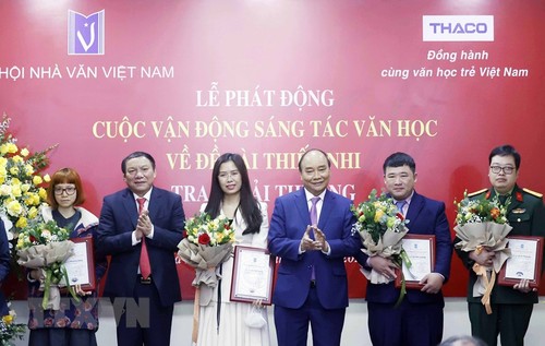 ប្រធានរដ្ឋ លោក Nguyen Xuan Phuc៖ សង្គមទាំងមូលគួរតែផ្តល់អ្វីដែលល្អបំផុតដល់កុមារ ដើម្បីអនាគតរបស់ប្រទេសជាតិ - ảnh 1