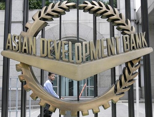 ADB បន្ទាប​ការ​ព្យាករណ៍​កំណើន​នៃតំបន់​​អាស៊ី - ảnh 1