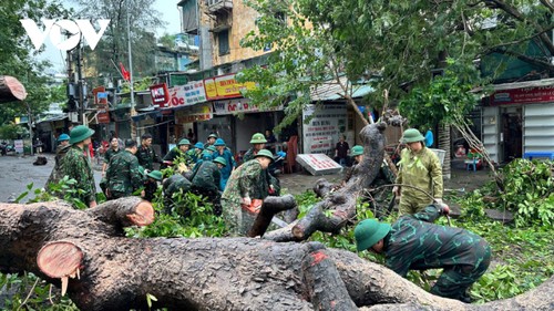 វៀតណាមប្រមូលកម្លាំងទាំងអស់ដើម្បីជម្នះផលវិបាកបណ្តាលពីព្យុះទីហ្វុង Yagi - ảnh 1