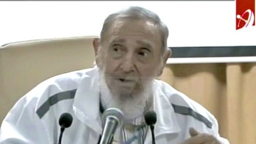 Họa sĩ Việt Nam tặng tranh mừng sinh nhật lãnh tụ Cuba Fidel Castro  - ảnh 1