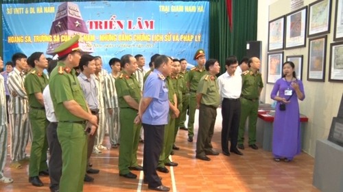 Triển lãm “Hoàng Sa, Trường Sa của Việt Nam - Những bằng chứng lịch sử và pháp lý” tại tỉnh Hà Nam - ảnh 1