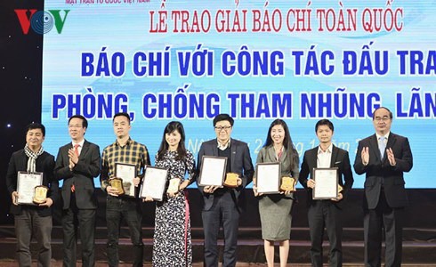 Lễ trao giải “Báo chí với công tác đấu tranh phòng, chống tham nhũng, lãng phí” lần thứ nhất - ảnh 1