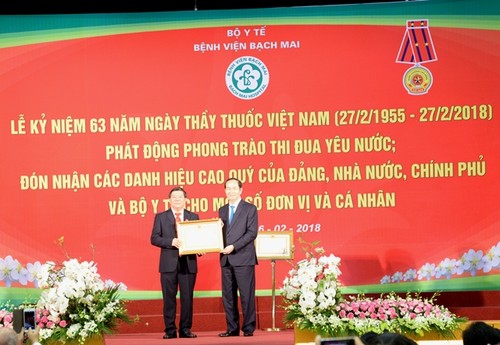 Thầy thuốc cần nỗ lực hết mình chăm sóc sức khỏe nhân dân - ảnh 2