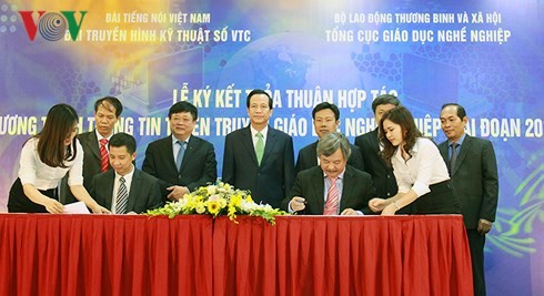 Lễ ký kết hợp tác tuyên tuyền giáo dục nghề nghiệp giai đoạn 2018-2020 - ảnh 1