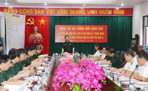 Bộ trưởng Bộ Quốc phòng Đại tướng Ngô Xuân Lịch làm việc tại Vùng 4 Hải quân - ảnh 1