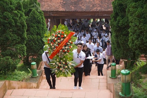 Thanh niên kiều bào tham quan, tìm hiểu về Khu di tích ATK Định Hóa, Thái Nguyên - ảnh 2