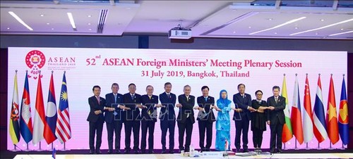 Ngoại trưởng ASEAN nhấn mạnh vấn đề Biển Đông tại hội nghị với Trung Quốc - ảnh 1