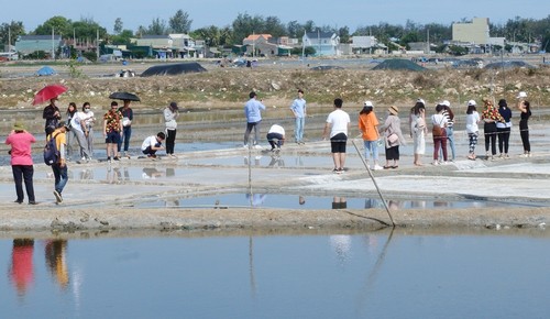 Mặn mòi nghề muối Sa Huỳnh - ảnh 2