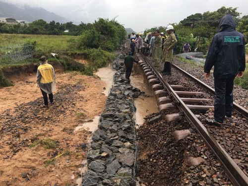 Bão số 6 đổ bộ, sân bay Phù Cát đóng cửa, Bộ Giao thông vận tải ra công điện khẩn - ảnh 3