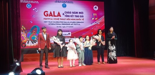 Trao giải Festival nghệ thuật hữu nghị quốc tế - ảnh 1