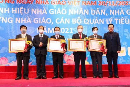 Tuyên dương nhà giáo, cán bộ quản lý tiêu biểu năm 2021 - ảnh 1