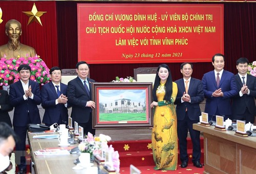 Chủ tịch Quốc hội Vương Đình Huệ làm việc với tỉnh Vĩnh Phúc - ảnh 2