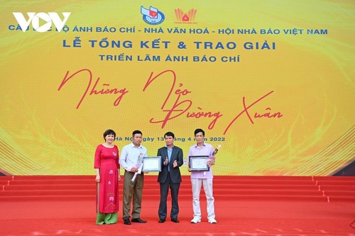 Trao giải và khai mạc Triển lãm ảnh báo chí “Những nẻo đường Xuân” - ảnh 1