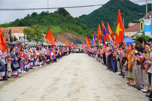 Quân và dân Lào ghi nhớ sự hy sinh cao cả của quân tình nguyện và chuyên gia Việt Nam - ảnh 4