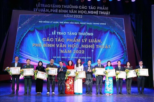 Trao Tặng thưởng các tác phẩm lý luận, phê bình văn học, nghệ thuật xuất bản năm 2022 - ảnh 1