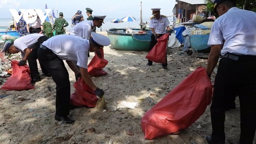 Chiến dịch tình nguyện “Hành quân xanh” cùng chung tay gỡ thẻ vàng thủy sản - ảnh 1