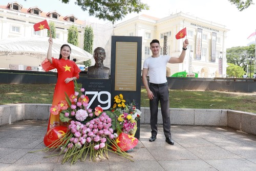 79 bông sen tri ân Chủ tịch Hồ Chí Minh: Tinh thần Việt Nam tỏa sáng tại Singapore - ảnh 5