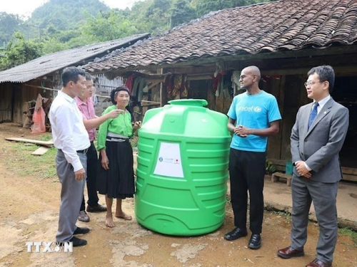 UNICEF hỗ trợ bồn nhựa chứa nước cho tỉnh Cao Bằng - ảnh 1