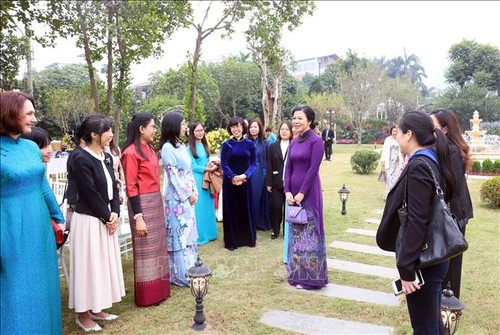 Phu nhân Tổng Bí thư gặp mặt đầu năm mới với Nhóm Phụ nữ Cộng đồng ASEAN tại Hà Nội - ảnh 1