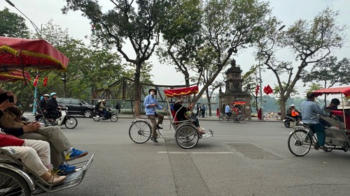 Hà Nội thu hút lượng lớn du khách quốc tế trong những tháng đầu năm - ảnh 1