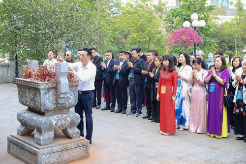 Kiều bào dâng hương, tri ân tại các di tích lịch sử cách mạng ở Tuyên Quang - ảnh 1