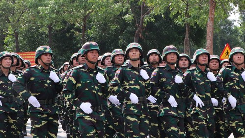 Kỷ niệm 50 năm Thống nhất đất nước: Quân đội Hoàng gia Campuchia và Lào diễn tập tại Bình Dương - ảnh 1