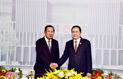 Chủ tịch Quốc hội Trần Thanh Mẫn hội kiến Chủ tịch Đảng Nhân dân Campuchia, Chủ tịch Thượng viện Campuchia Hun Sen - ảnh 1