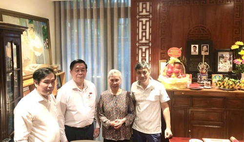 Trưởng ban Tuyên giáo và Dân vận Trung ương Nguyễn Trọng Nghĩa thăm và chúc mừng các nhà báo lão thành - ảnh 2