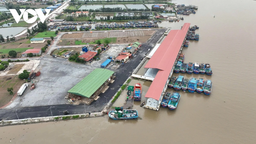 Ninh Bình dừng các cuộc họp, huy động toàn lực ứng phó bão theo phương châm 4 tại chỗ - ảnh 1