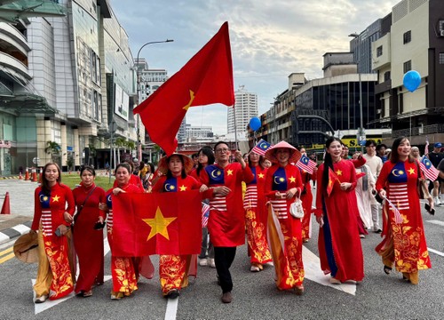 “Diễu hành Nghệ thuật Việt Nam” tại Kuala Lumpur: Rộn ràng mừng Quốc khánh - ảnh 3
