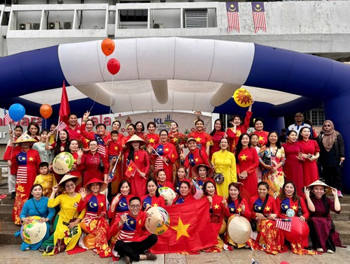 “Diễu hành Nghệ thuật Việt Nam” tại Kuala Lumpur: Rộn ràng mừng Quốc khánh - ảnh 2