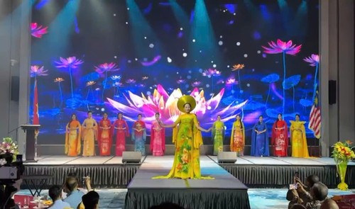 Ra mắt Câu lạc bộ Di sản Áo dài Việt Nam tại Malaysia: Một nhịp cầu văn hóa gắn kết hai dân tộc - ảnh 6