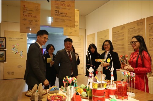 Khai trương không gian trưng bày nghệ thuật sắp đặt “Đồ chơi dân gian Việt: Sự kết nối” tại Hàn Quốc - ảnh 3