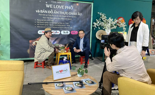 Phát huy vai trò kiều bào trong bối cảnh Việt Nam đặt mục tiêu trở thành quốc gia phát triển - ảnh 3