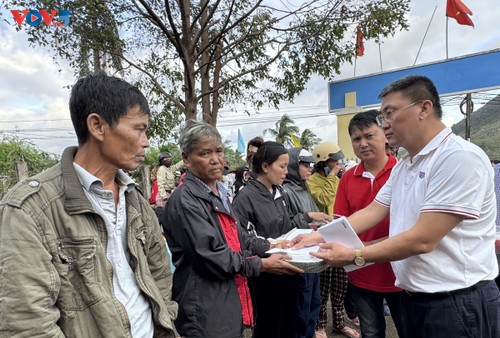 VOV giúp người dân bị ảnh hưởng bởi bão lũ - ảnh 1