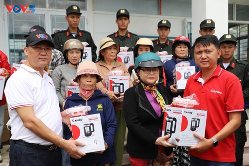 VOV giúp người dân bị ảnh hưởng bởi bão lũ - ảnh 3