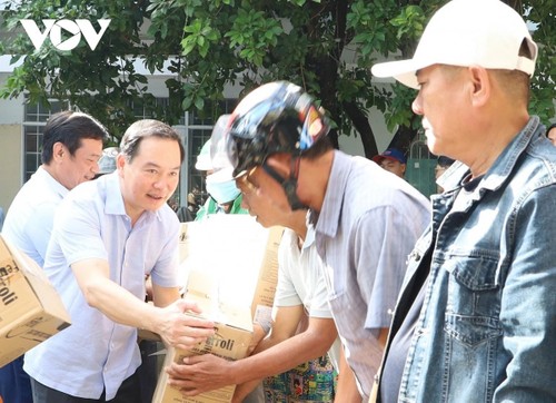 VOV phối hợp các đơn vị hỗ trợ 350 hộ dân vùng lũ Khánh Hòa - ảnh 2