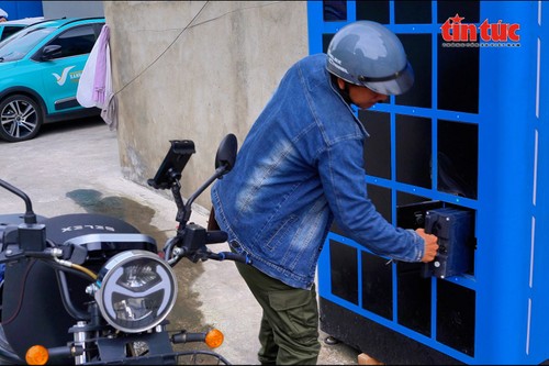 Thành phố Hồ Chí Minh đề xuất lắp 20.000 tủ đổi pin cho xe máy điện trên vỉa hè - ảnh 1
